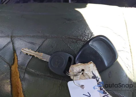 2002 Chevrolet Avalanche 1500 из США, поврежденный, VIN 3GNEK13T02G150336